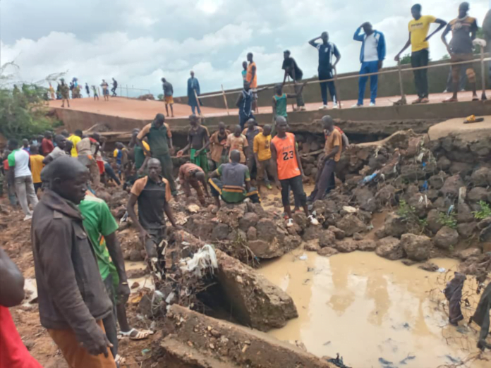 Namentenga : La population mobilisée pour réparer le radier du barrage de Boulsa  | AIB