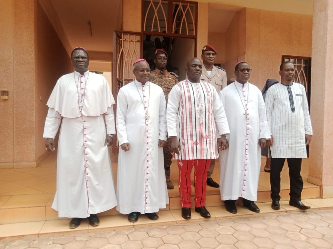  Burkina/Terrorisme : Le président Traoré salue l’engagement de la communauté catholique et l’appelle à renforcer la sensibilisation des jeunes