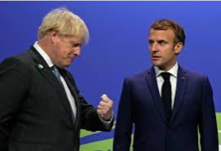 Macron utilise les migrants pour punir le Royaume-Uni, affirme Boris Johnson | AIB