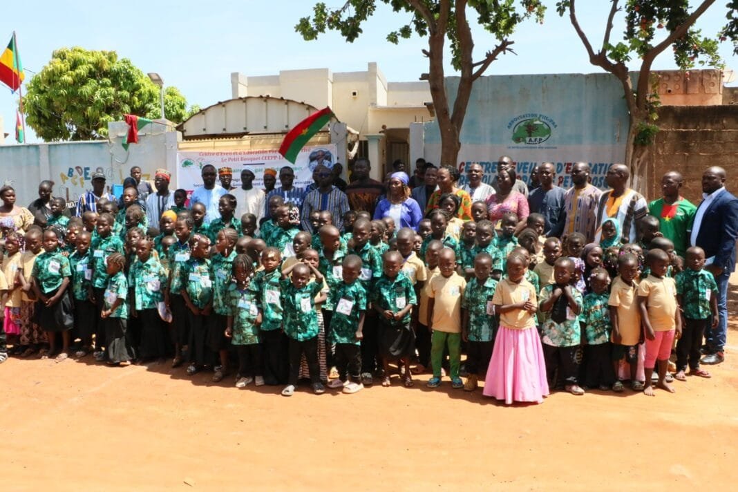 Burkina : l’association Fiil-Pââ félicitée pour avoir permis de scolariser 100 enfants issus des familles vulnérables