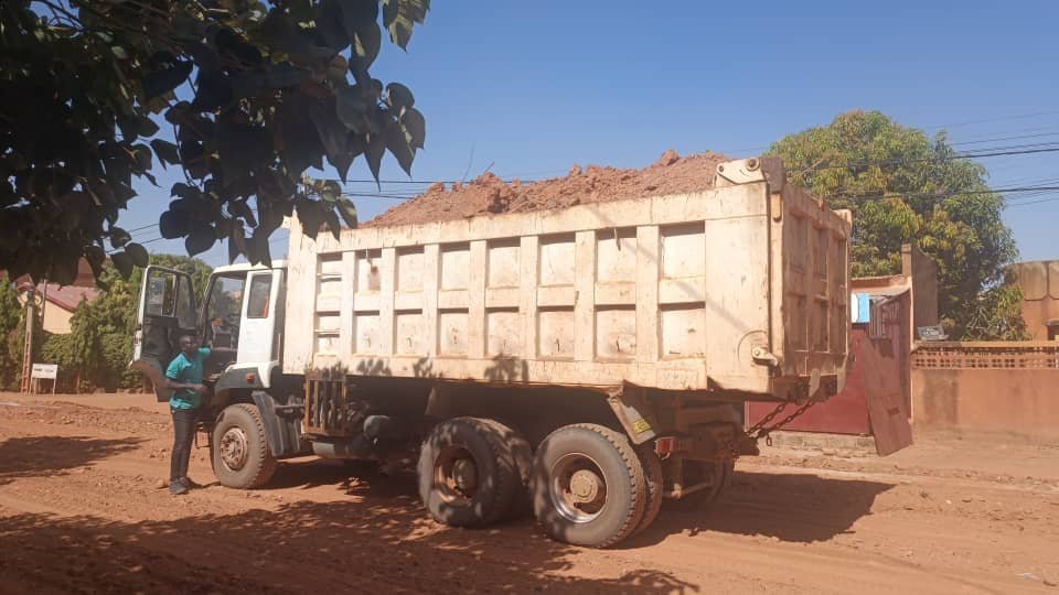 Burkina : Une société réalise le reprofilage d’environ 7 km de rues dans le quartier Trame d’Accueil de Ouaga 2000