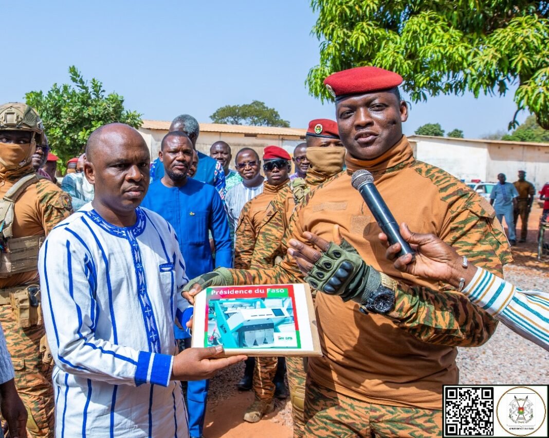 Production du riz burkinabè : des trieuses optiques pour améliorer la qualité